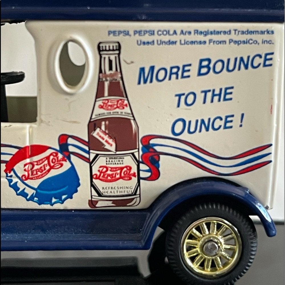 PEPSI COLA METAL TRUCK - Picture 4 of 8